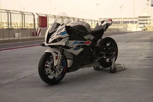 Exploring the BMW S 1000 RR